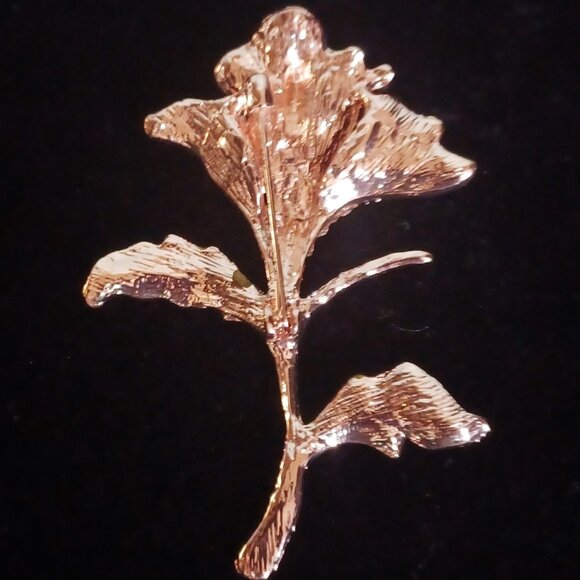 Red Rhinestone Flower Brooch - Picture 3 of 5